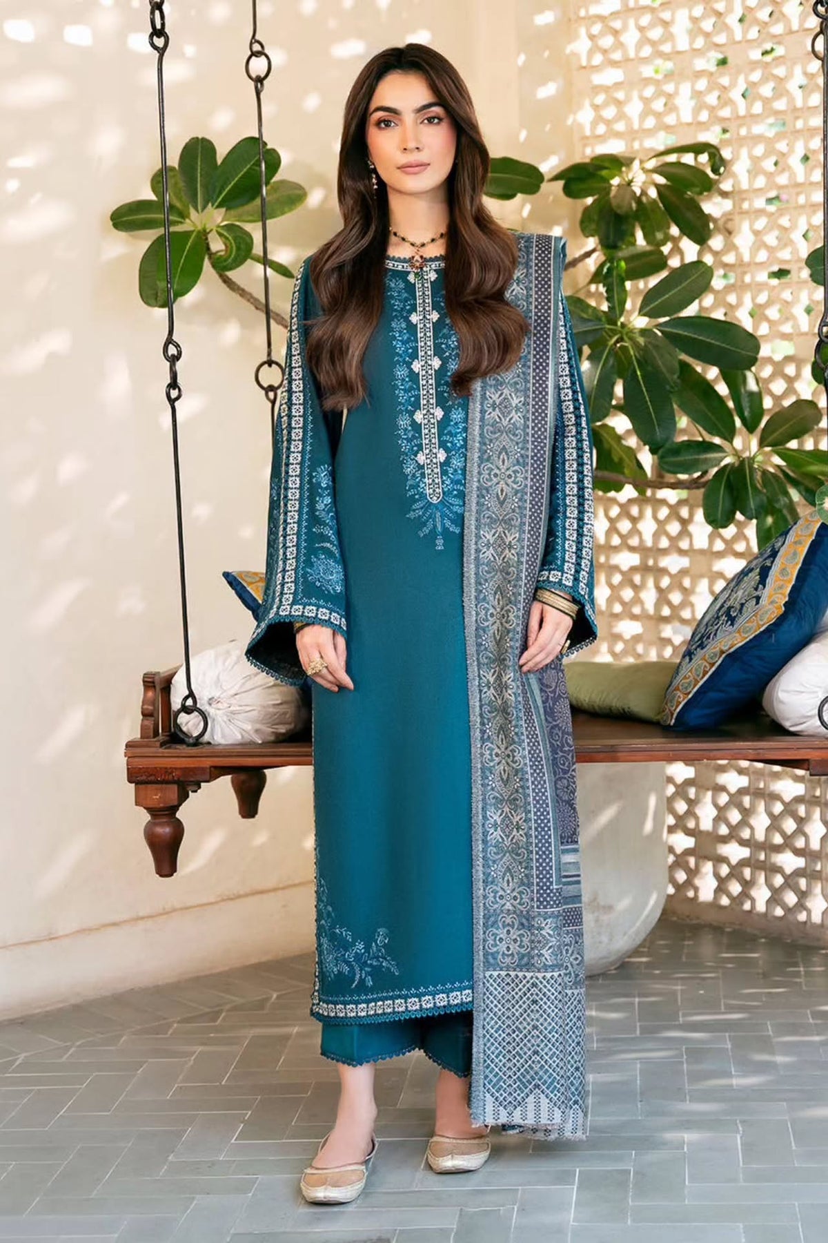 Izel - Winter 3PC Dhanak Embroidered Suit - kp33104